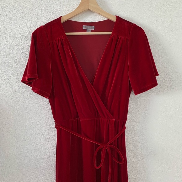 Chelsea28 Dresses & Skirts - CHELSEA28 Velvet Faux Wrap Midi Dress